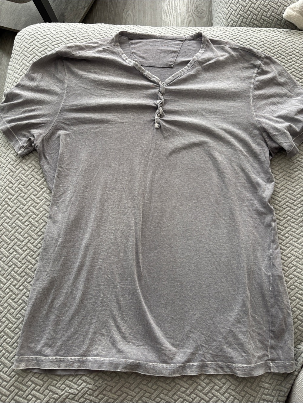 Men’s  Gray Short-Sleeve  V-Neck tshirt size xl